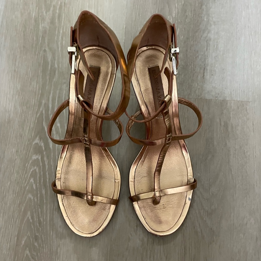 BCBGMaxAzria Rose gold Sandals Elegant Strappy Design
